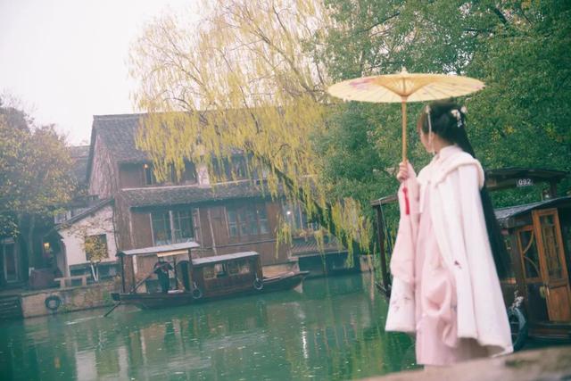 形容相遇美好的古诗，形容相遇美好的古诗句（古今最动人的10首爱情诗）