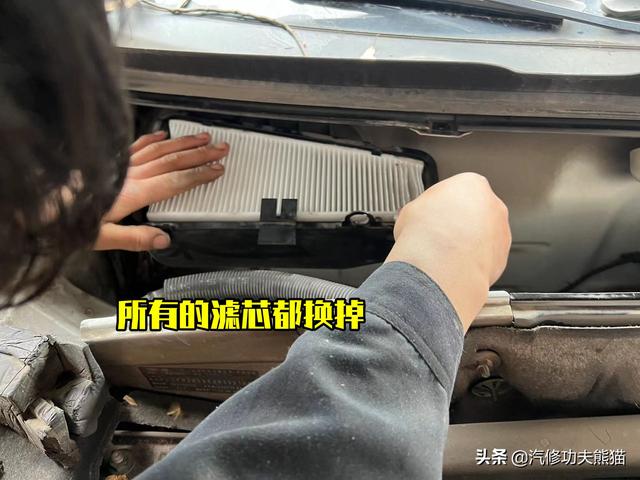 奥迪多少公里保养一次，奥迪a4大保养需要多少钱（奥迪Q5这么彻底的换油大保养）