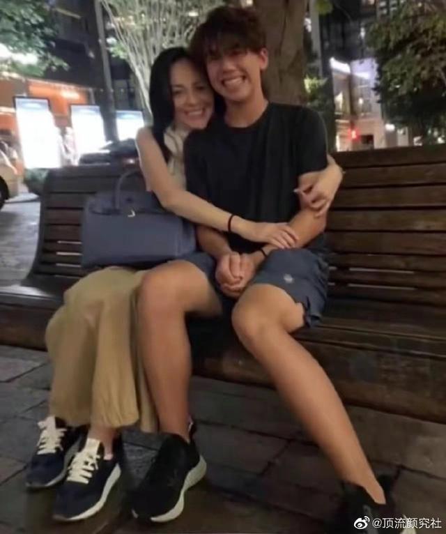 雪姨王琳越来越迷人了，大秀舞姿自信迷人