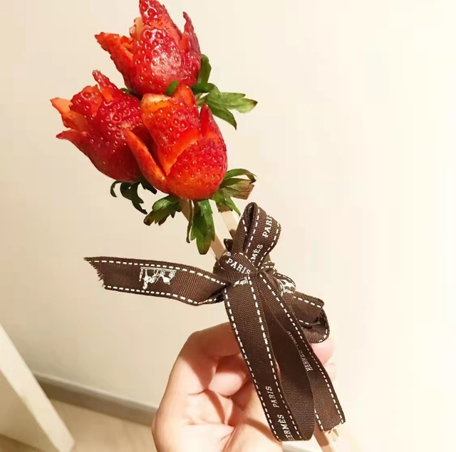 暧昧是什么意思，梦到与异性暧昧是什么意思（不要误解的真正含义）