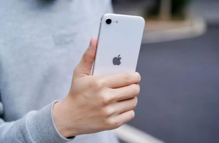 se3与13mini哪个值得买（se3与13mini对比）
