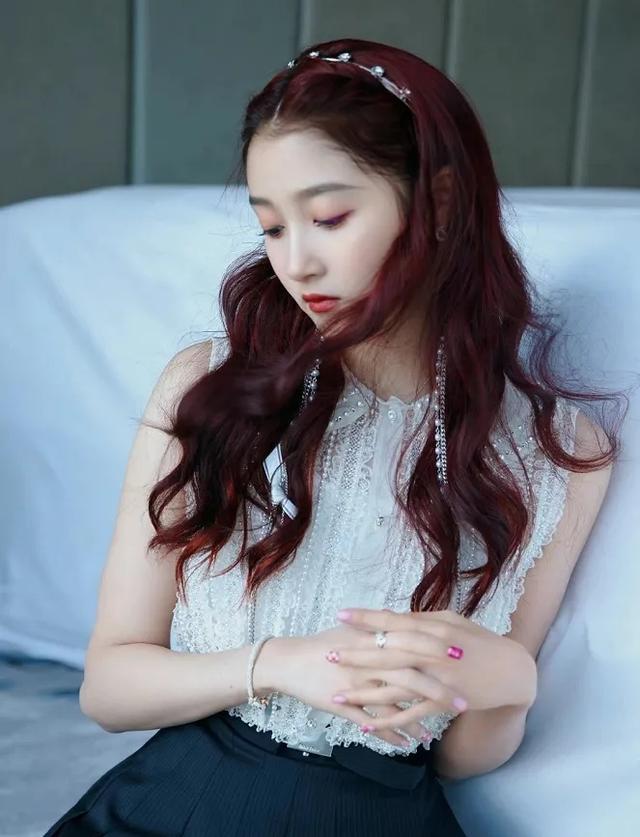 脸小适合什么发型，脸小的鹅蛋脸适合什么发型（你的发型适合你吗）