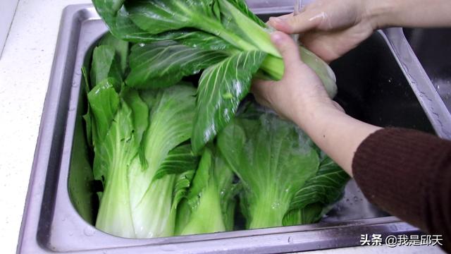 酸菜的制作方法和过程，腌酸菜方法（奶奶用50年的腌酸菜秘方）