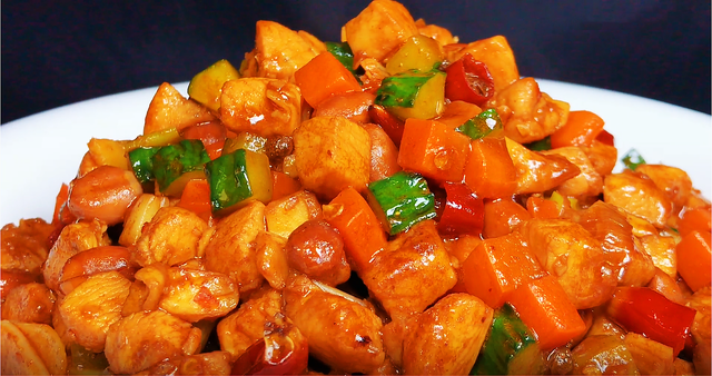 四川各地美食，四川有哪些小吃（四川最出名的8道经典名菜）