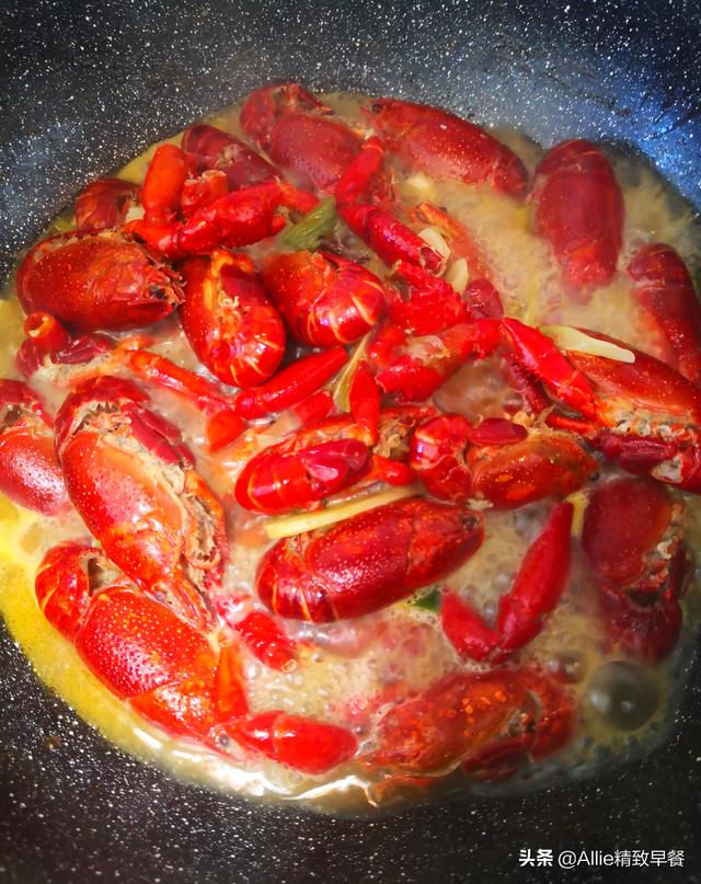 煮小龙虾的方法和教程，如何煮小龙虾好吃又简单（从挑到煮超详细分享）