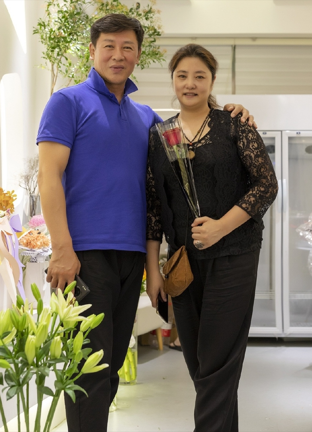 胡亚捷与妻子汤静：一边互相嫌弃，一边不离不弃，活成儿子的榜样