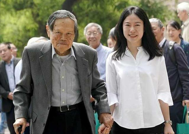 翁帆的第一任丈夫照片，翁帆第一任丈夫是谁（翁帆：28岁嫁82岁杨振宁）