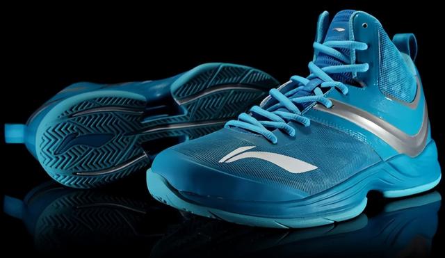 李宁篮球鞋怎么样，李宁和安踏哪个好（李宁做了一双更强的“超轻”篮球鞋）