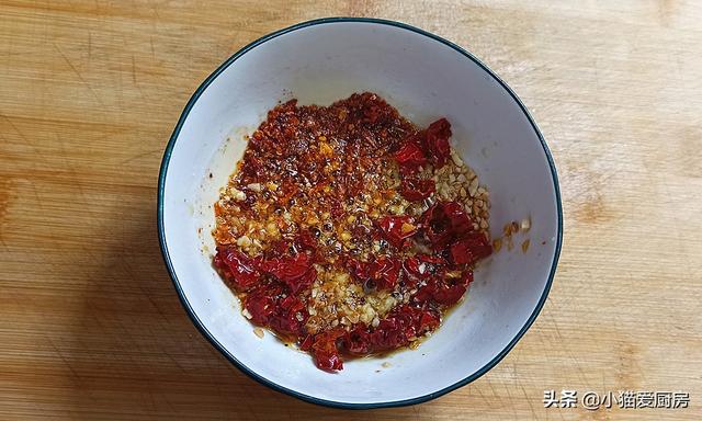 芝麻酱怎么做，如何解芝麻酱（酱香浓郁特别爽口好吃）