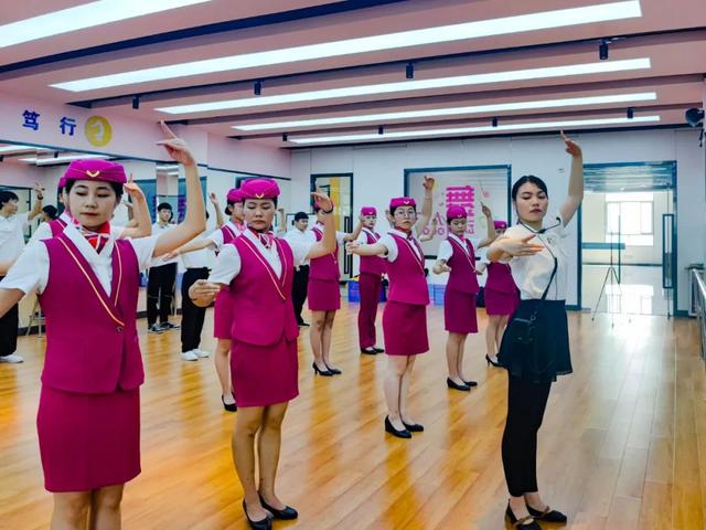 适合女生的技校专业，适合女生的技校专业有哪些（你了解城市轨道交通运营这个专业吗）