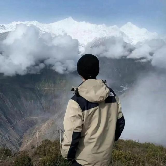 性感图片大全大图高清头像背影男，男生背影头像微信（男生背影头像高清图片大全）