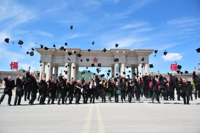 国防科技大学和国防大学的区别，国防大学和国防科技大学的区别是什么（考上一档就是“国家的人”）