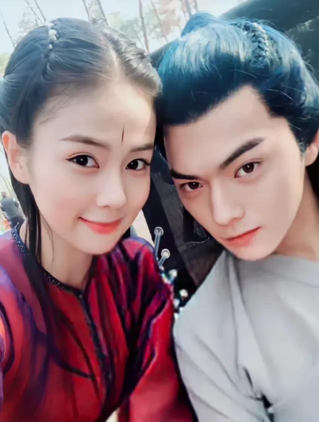 许凯和白鹿在一起，为什么许凯老跟自家公司女艺人谈恋爱