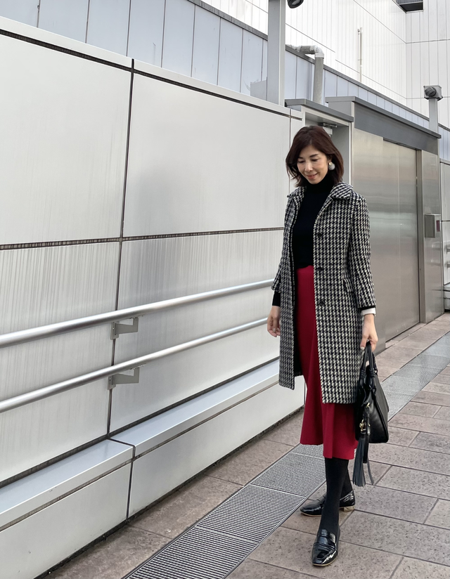 女性服饰搭配技巧图片，女生穿衣服搭配技巧图片（女人到了奔五奔六的年纪）