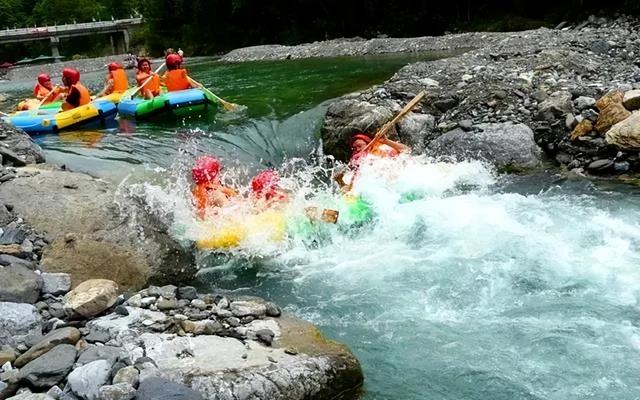 附近游泳馆在哪里最近，天通苑附近哪里有游泳馆（穿丛林越峡谷，比空调屋还凉快）