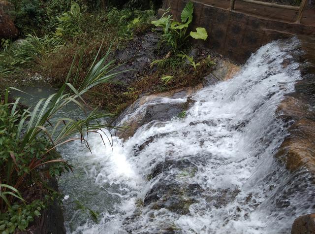 山涧溪水诗词佳句，描写山涧流水的优美句子（山涧小溪——一种惬意的生活）