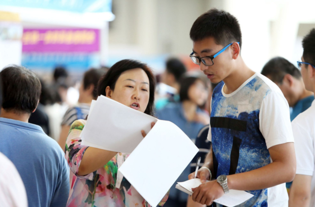 专科学校学费一般多少钱，2020晋中师范高等专科学校学费多少钱一年-收费标准（民办二本和公立大专的区别）