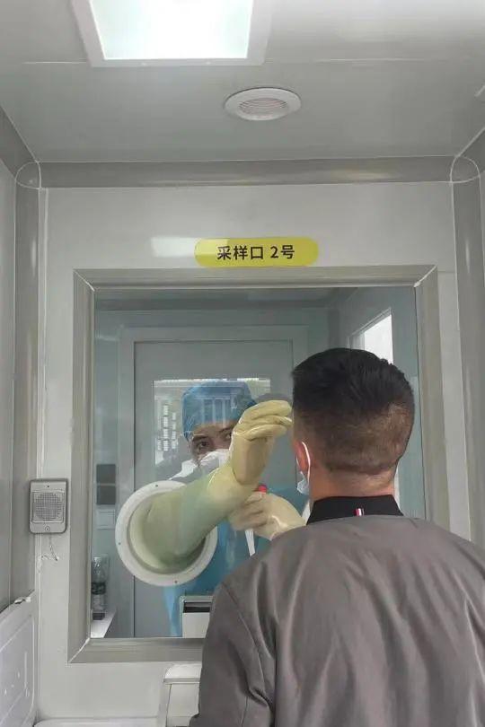 重庆北站北广场和南广场的区别，重庆北广场和南广场有什么区别（重庆北站首批正负压防护核酸采样舱投用）