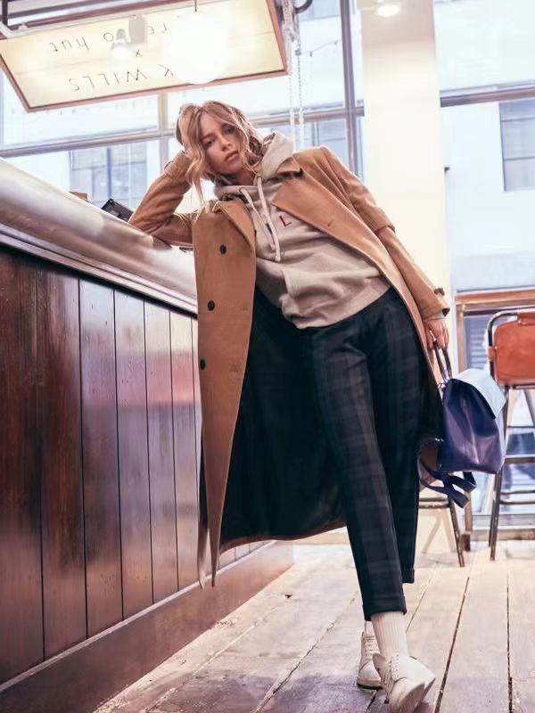 卫衣搭配什么外套，带帽卫衣搭配什么外套（时髦显瘦又高级）