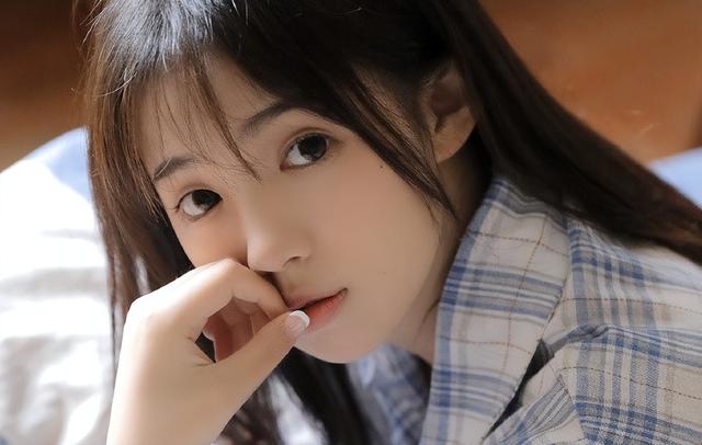 跟女生第一次见面送什么礼物好啊，第一次跟女生见面礼物（第一次送女生礼物禁忌）