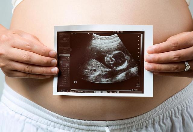 怀孕几个月肚子才明显能看出来，一个月没有来姨妈怎么办（能暗示出孩子的“性别”）