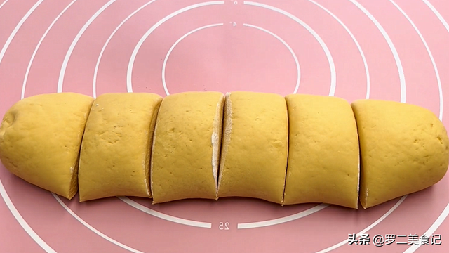 烫面饼怎么做又软又香，烫面饼怎么做又软又香窍门（出锅暄软多层）