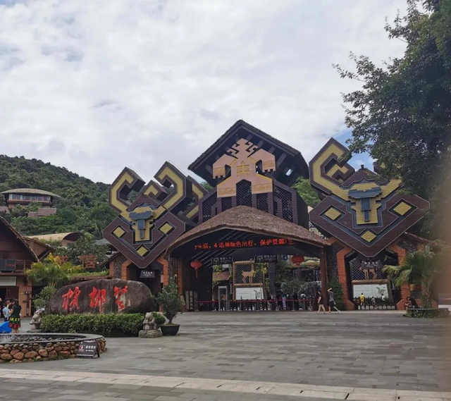 海南一日游槟榔谷导游推荐套餐，本地人从来不去的“槟榔谷”值得一游吗