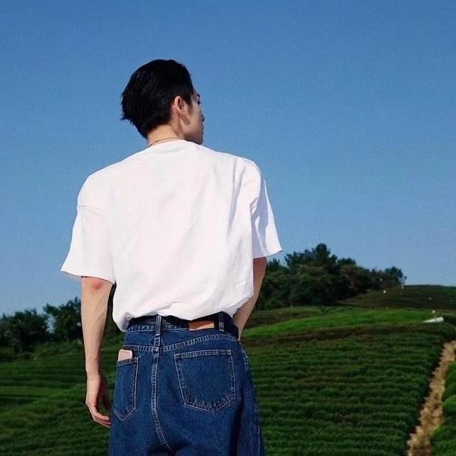 性感图片大全大图高清头像背影男，男生背影头像微信（男生背影头像高清图片大全）