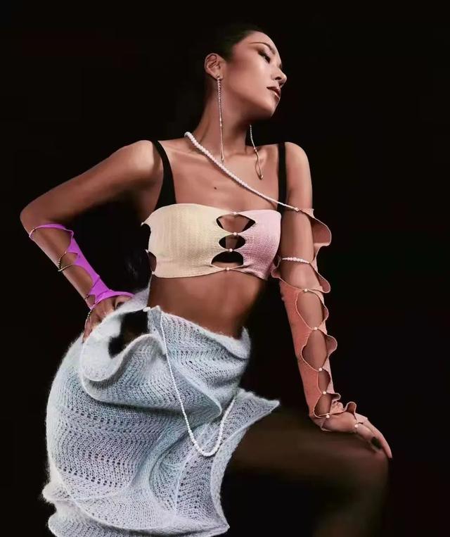 橙色衣服显黑吗，橙色上衣会不会显黑（美黑会成为新风尚吗）