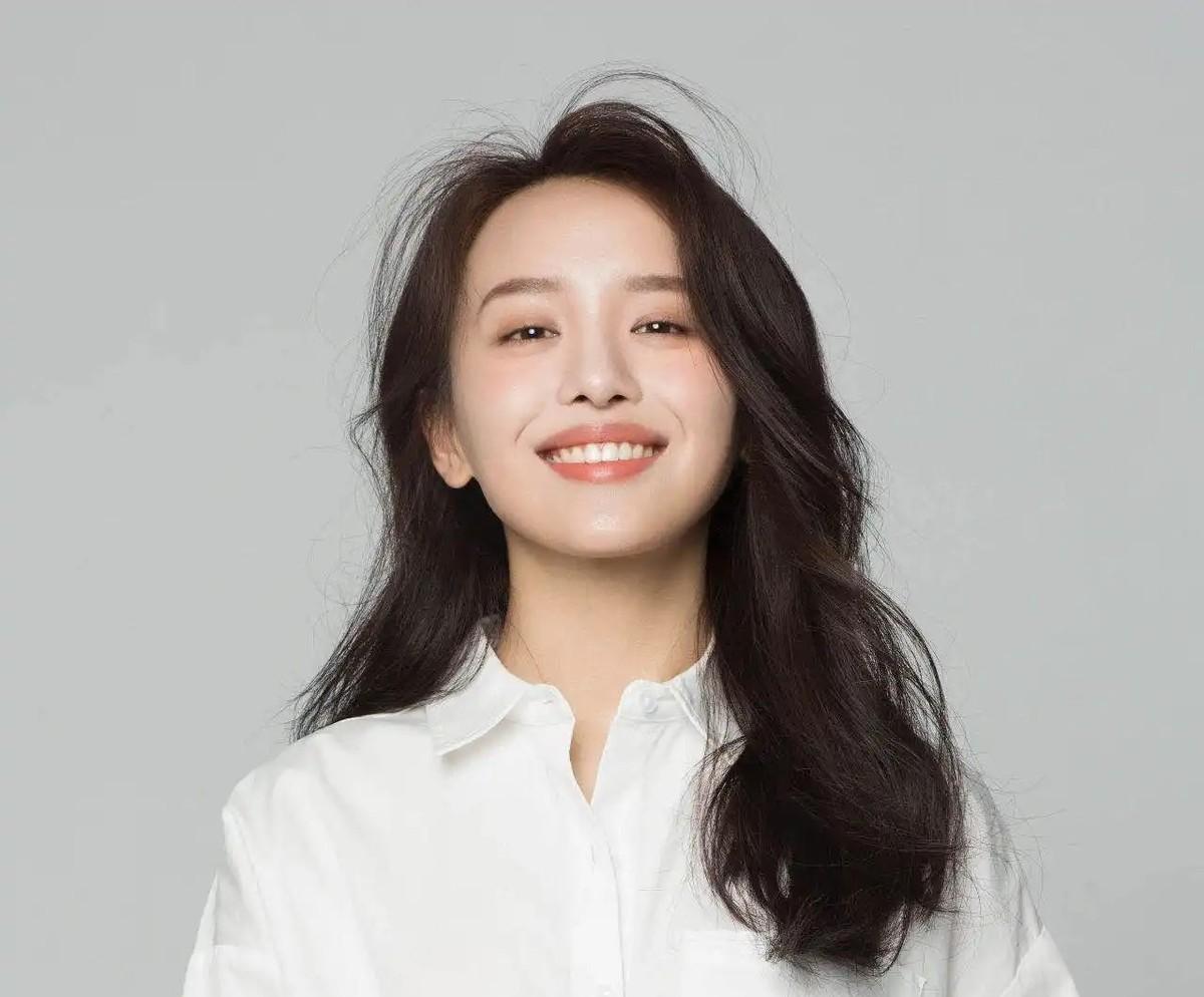 重庆最美女孩,这10位重庆女星,个个肤白貌美 *** 辣的 - 龙腾网