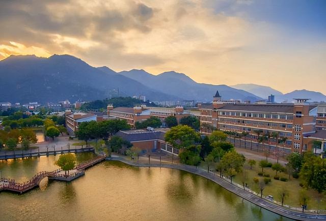 齐齐哈尔师范高等专科学校，齐齐哈尔高等师范专科学校是几本学校（有4所实力不俗的师范院校）