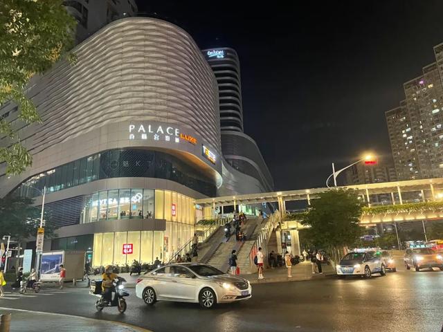 来福士购物中心，重庆来福士购物中心入驻品牌（深圳来福士，雄起）