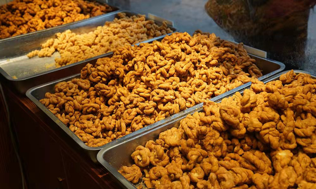 重庆特产有哪些，重庆的特产是什么好吃的_重庆有什么小吃特产（食济良：这十大本土品牌）