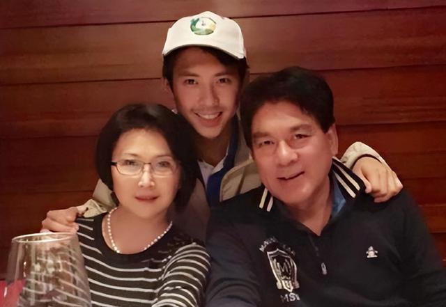 朱时茂个人资料，朱时茂个人资料简介（帮丈夫照顾9个兄妹）