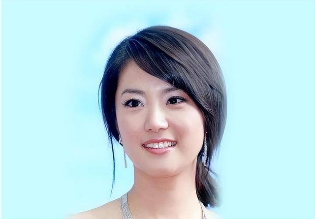 1,刘何娜(刘荷娜穿短裤躺公公大腿)