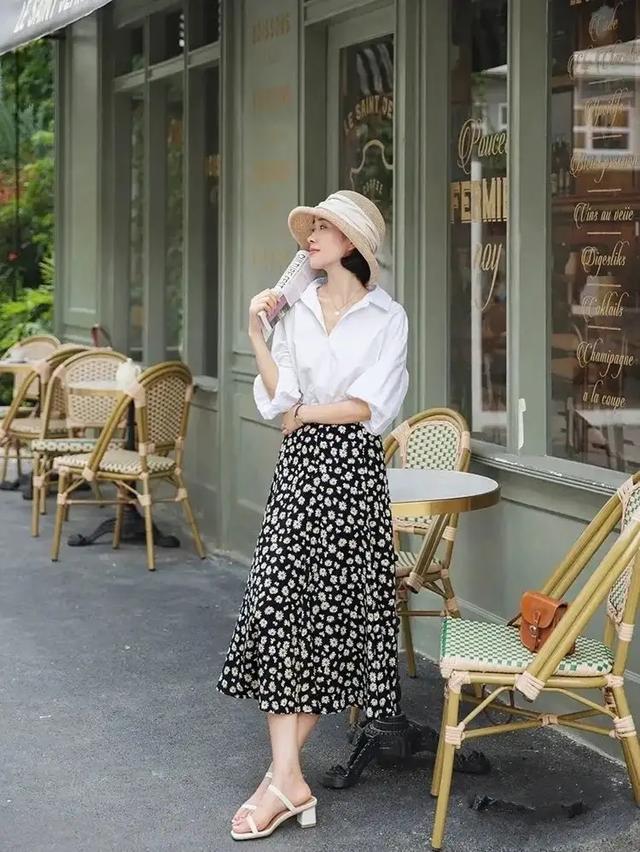 连衣裙搭配什么鞋子好看图片，穿连衣裙配什么鞋子会更好看（夏天穿裙子配这3双就够了）