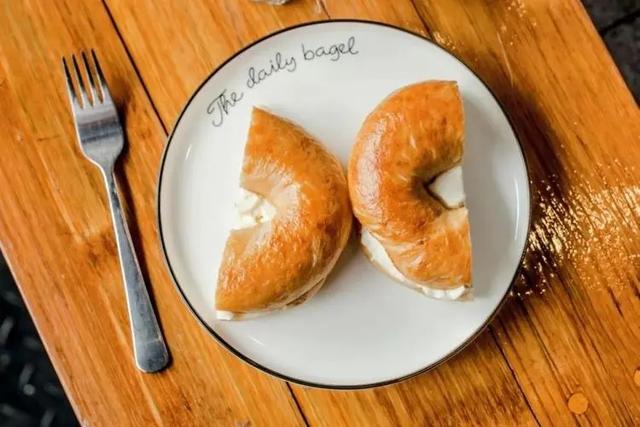 面包房用英文怎么说英语是什么，面包房用英文怎么说英语是什么单词（面包店里的英文内卷——除了bread之外的面包说法）