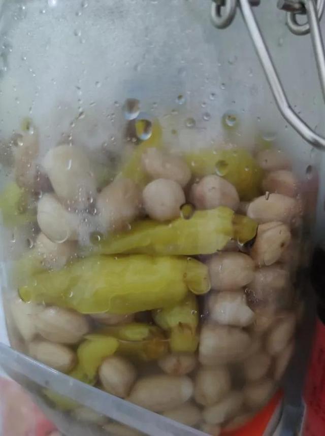 泡椒花生米的制作方法谢谢，花生米泡辣椒怎么做（超级简单的泡椒花生教程来啦）