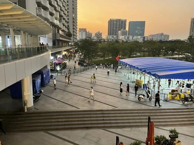 来福士购物中心，重庆来福士购物中心入驻品牌（深圳来福士，雄起）