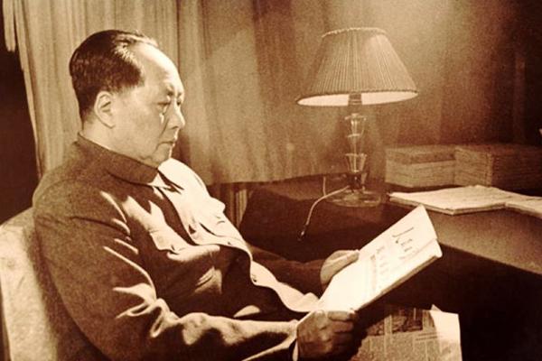 沁园春 雪翻译，沁园春雪翻译（鼓舞一代又一代的中国人奋进）