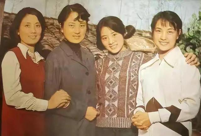 李秀明照片，影星李秀明照片（22岁与刘晓庆齐名）