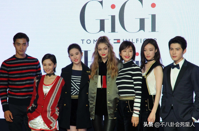矮个女星谎报身高，穿高跷、垫木板、踩箱子，一拍戏就原形毕露