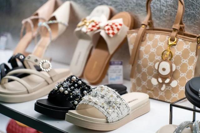 暇步士女鞋价格表，暇步士女鞋价格表和图片（贵友给你夏日不宅家的理由）