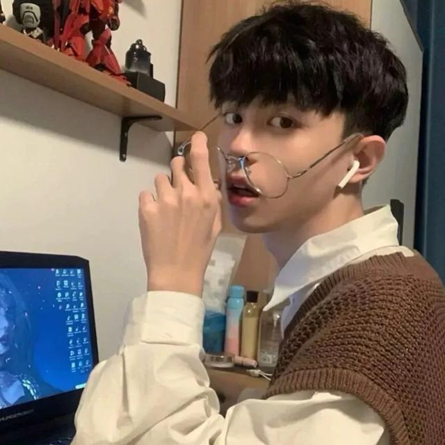 逼图，微信头像，逼图（微信头像+背景图片2022最火爆）