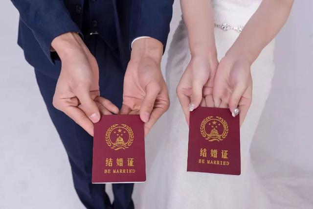 领结婚证需要准备什么，杭州领结婚证需要准备什么（结婚证办理流程指南）