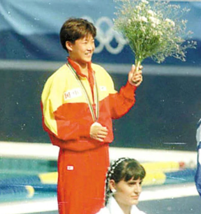 伏明霞的无性婚姻，伏明霞什么时候离的婚（伏明霞24岁嫁50岁富商）