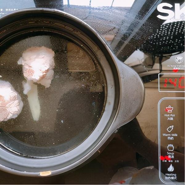 砂锅什么材质的好，金刚煲砂锅是什么材质（冬季煲汤砂锅选购指南）