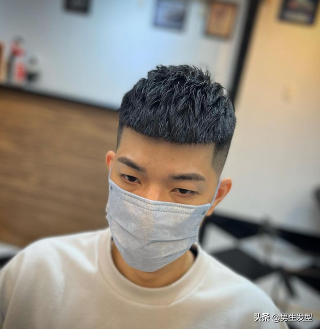 夏天男生别乱剪头发,建议试试这3种发型,清爽帅气有魅力