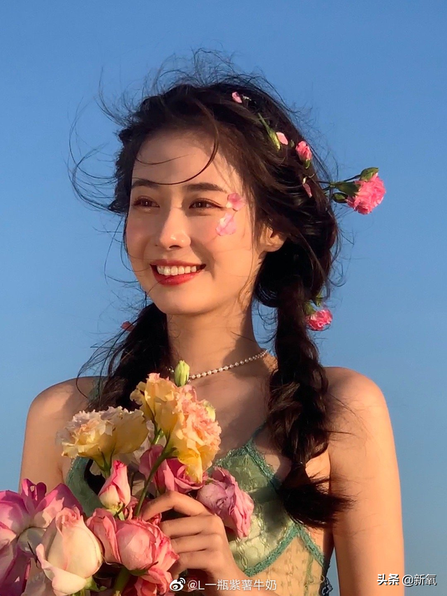 个性妩媚头像女，一点小性感 一点小妩媚微信（随便一张都是会被美少女们拿来做头像的程度）