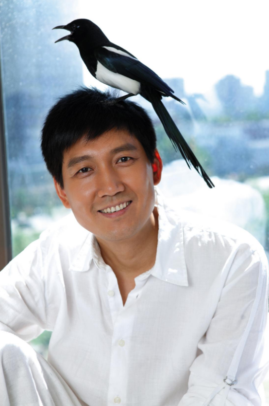 李崇霄个人资料简介（与外籍妻子恩爱23年零绯闻）